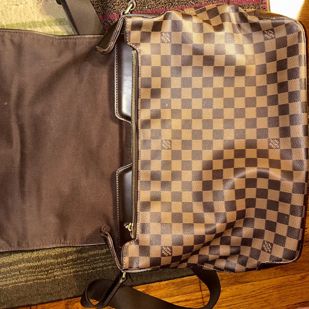 Louis Vuitton crossbody bag